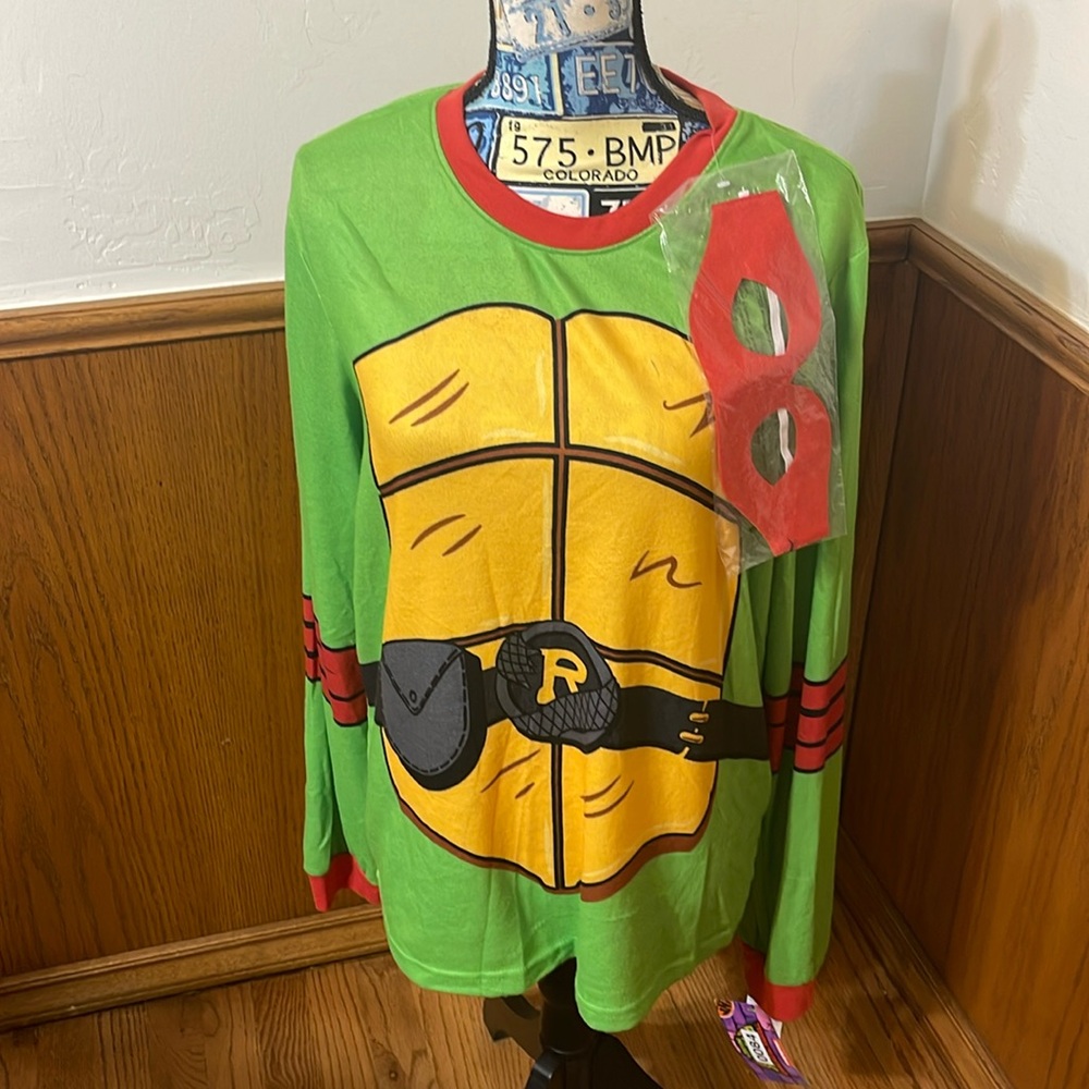 Teenage Mutant Ninja Turtles Size Medium Shirt